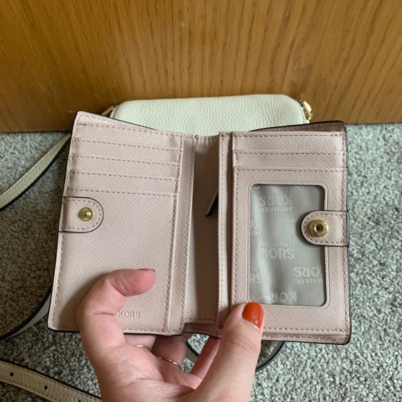 Micheal Kors crossbody purse and wallet - Picture 4 of 4